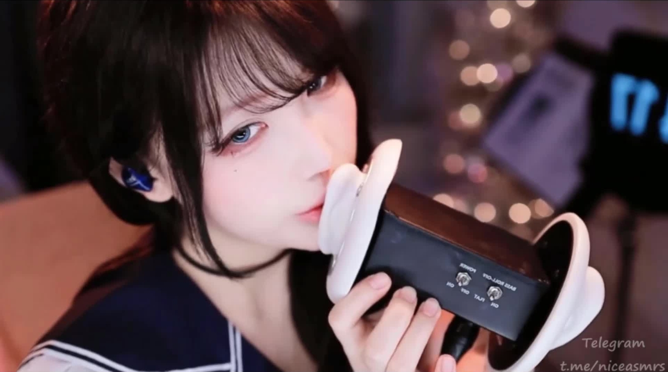妮有柿 ASMR 深情舔耳
