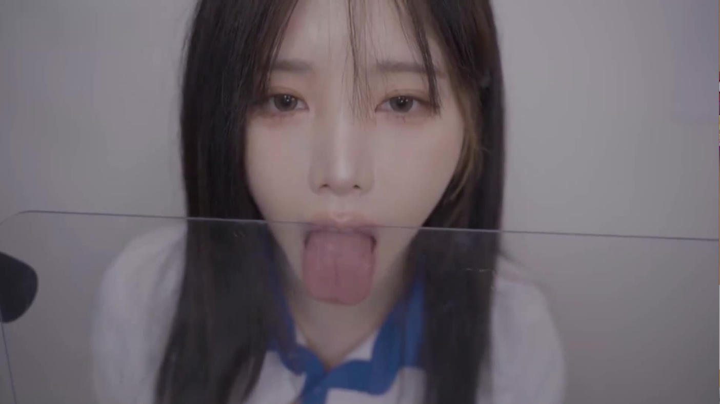 Yoonying+ASMR+俱乐部房间里清理和舔丙烯酸