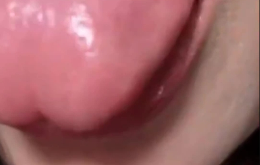 小也睡不醒+舌头挑逗
