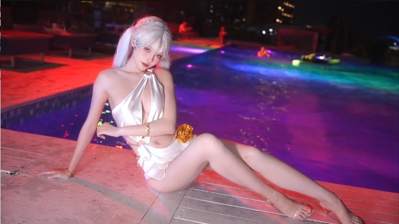 人气Coser@走路摇ZLY 17套写真作品合集217P/14V/2.1G