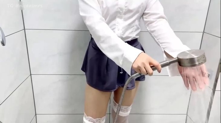 纱雾沢i 白色衬衫➕灰色短裙